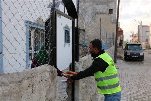 Belediyemizden İhtiyaç Sahibi Ailelere İftar Yemeği